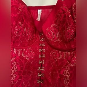 Cacique bustier. Gorgeous.